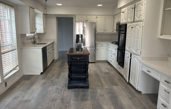 1604 ELK GRV DR