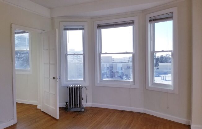Studio, 1 bath, 450 sqft, $2,400, Unit 705