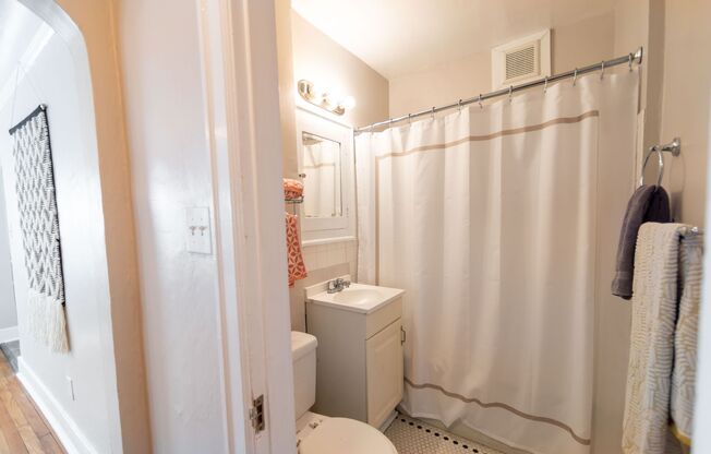 Studio, 1 bath, 400 sqft, $1,395, Unit 106