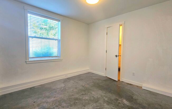 Studio, 1 bath, 275 sqft, $930, Unit B13-B