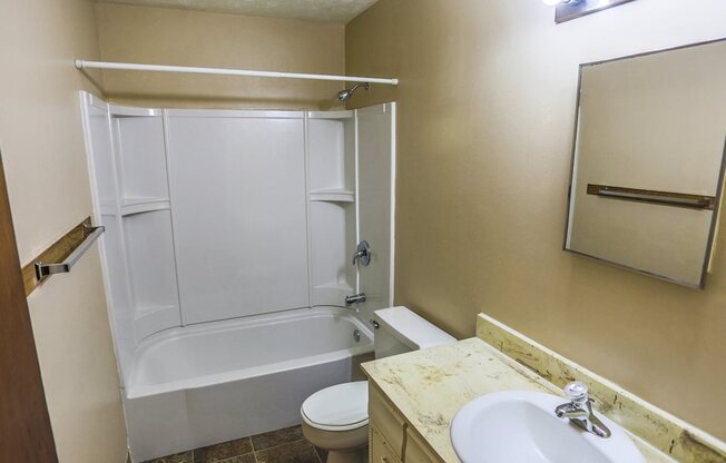Maple Ridge Apartments | 1 Bedroom | Bath