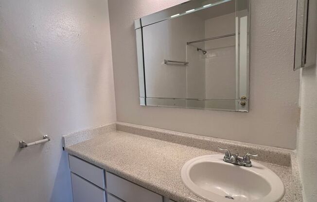 2 beds, 2 baths, 1,000 sqft, $1,225, Unit 404