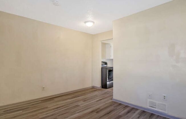 2 beds, 1 bath, 600 sqft, $815, Unit 3850 N. Oliver St.