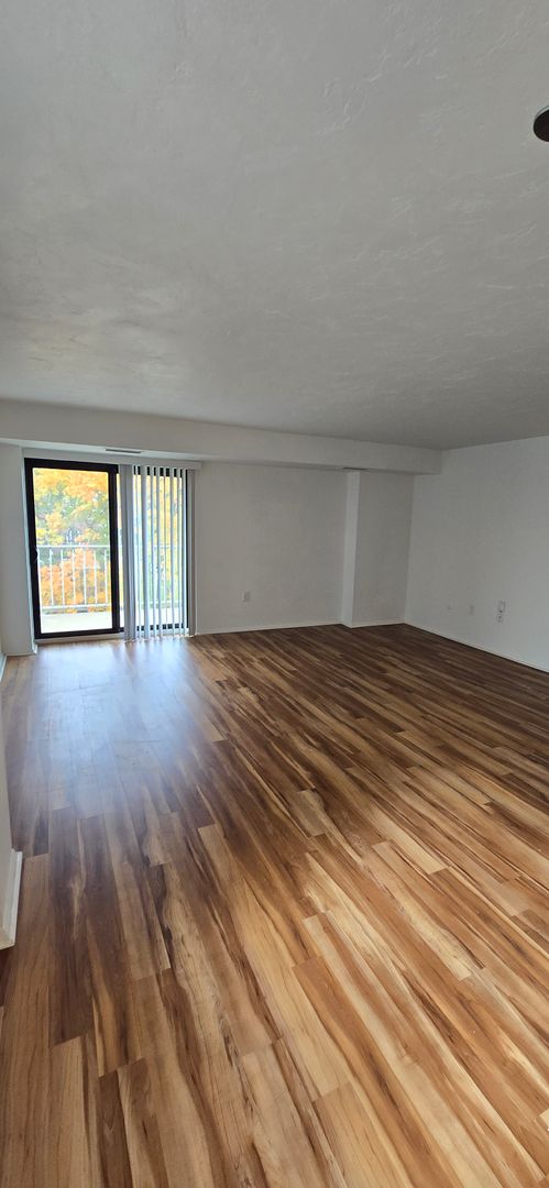 2 beds, 1.5 baths, 1,145 sqft, $1,300, Unit 55-6B5