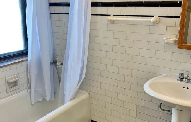 Studio, 1 bath, 300 sqft, $1,365, Unit 530-512