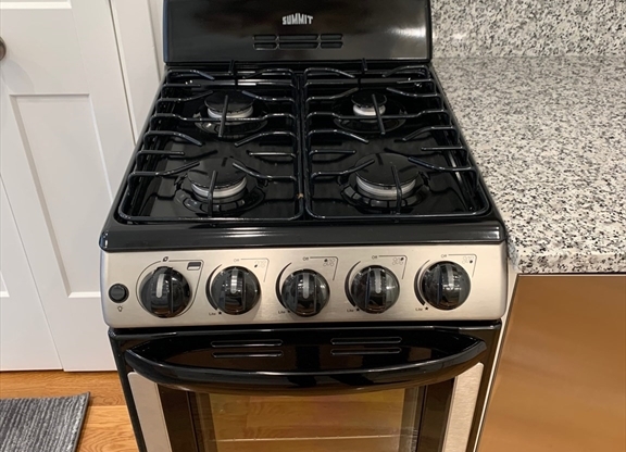 Studio, 1 bath, $1,550, Unit 17