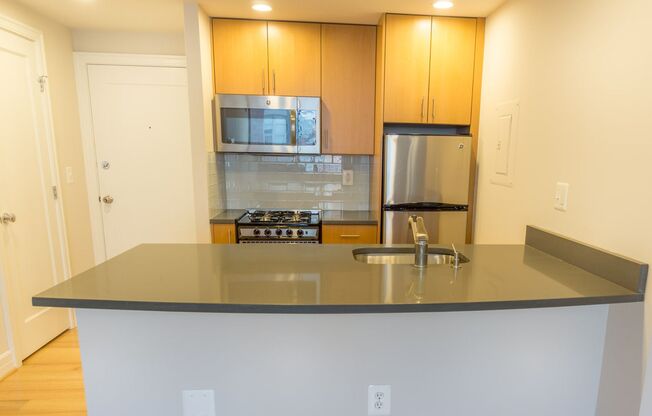 Sutton Plaza Apartments