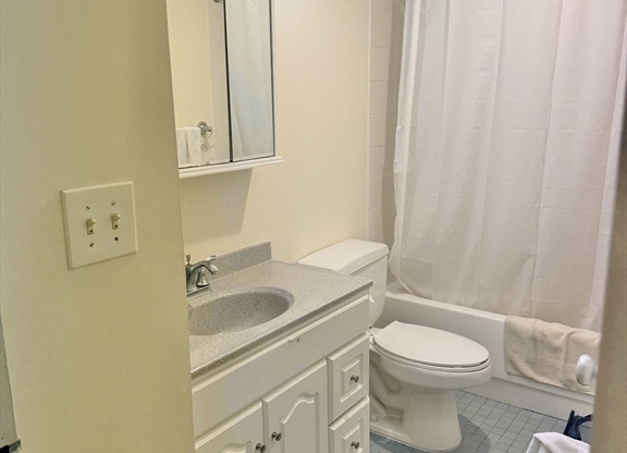 1 bed, 1 bath, 880 sqft, $2,950, Unit 424