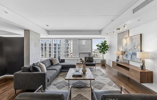 1 bed, 1.5 baths, 1,390 sqft, $3,500, Unit 1707