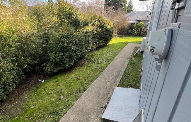 4268-3t - 465/467 NE Baker