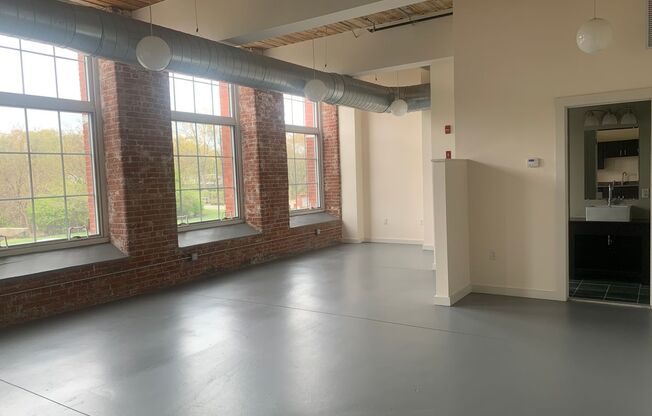 Studio, 2 baths, 887 sqft, $1,857, Unit 107