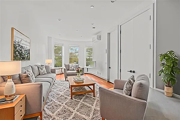 441 IRVING AVE