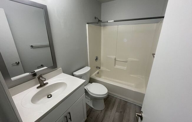 2 beds, 1 bath, 855 sqft, $1,099, Unit 3364-17