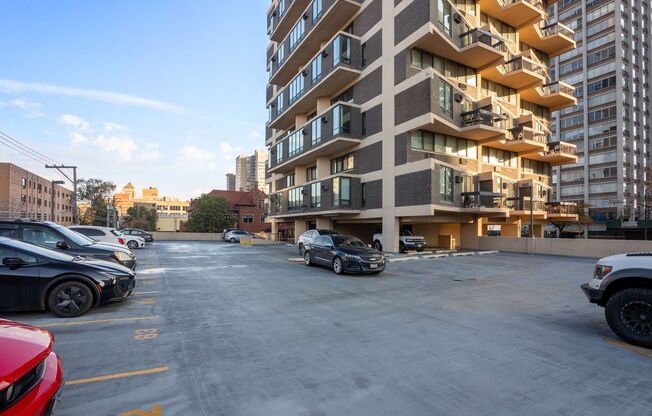 3 beds, 1.5 baths, $3,300, Unit 2K