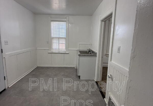 3138 N 11 ST