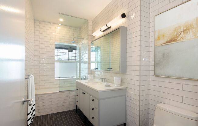 1 bed, 1 bath, 798 sqft, $5,600, Unit C107