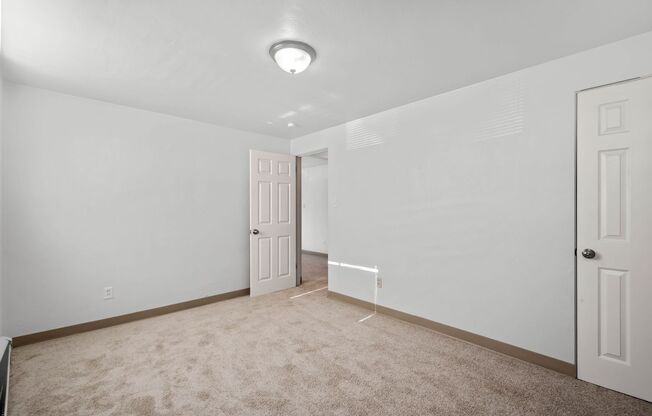 2 beds, 1 bath, 850 sqft, $949, Unit 10609 Lindberg Ave. B1 - Apt. 1