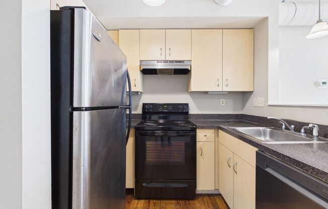 2 beds, 2 baths, 925 sqft, $1,600, Unit 404