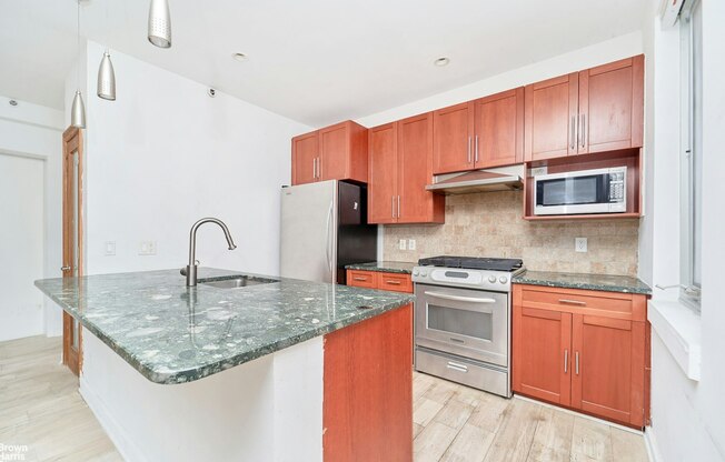 450 E 117 ST