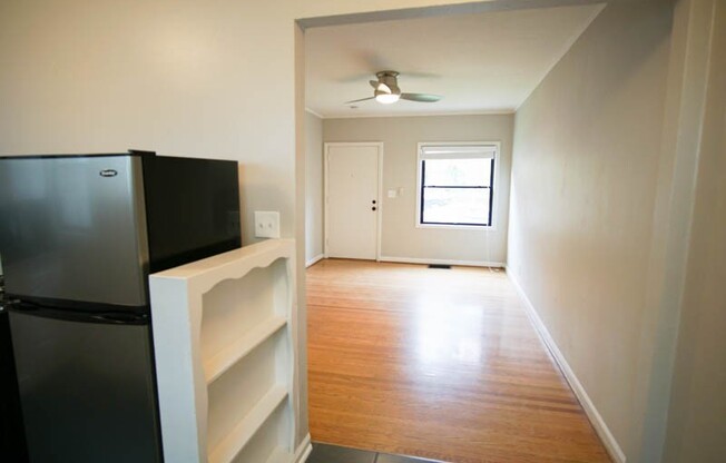 $500 OFF! Great Nob Hill 1-Bedroom in Boutique Courtyard Building!