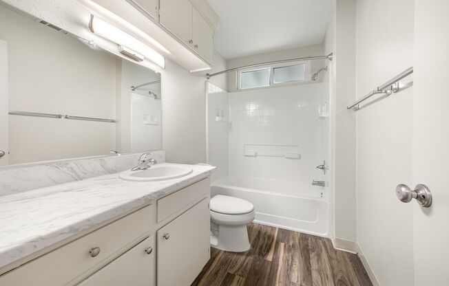 1 bed, 1 bath, 605 sqft, $1,300, Unit 44