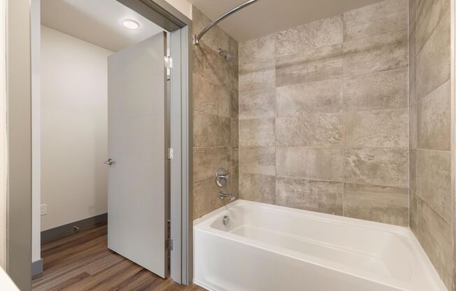 Studio, 1 bath, 288 sqft, $1,280, Unit 316