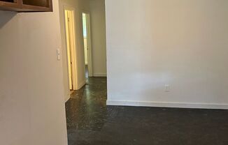 3 beds, 1.5 baths, $800