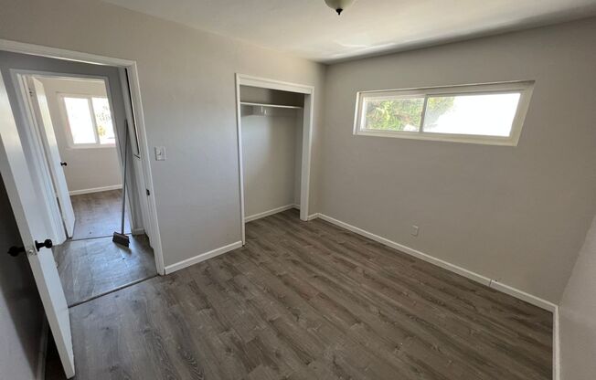 2 beds, 1 bath, 700 sqft, $2,395