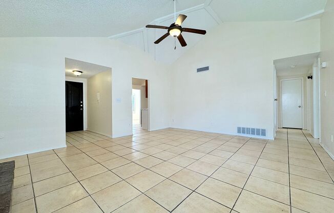 East El Paso 3 bed w/1 car garage!