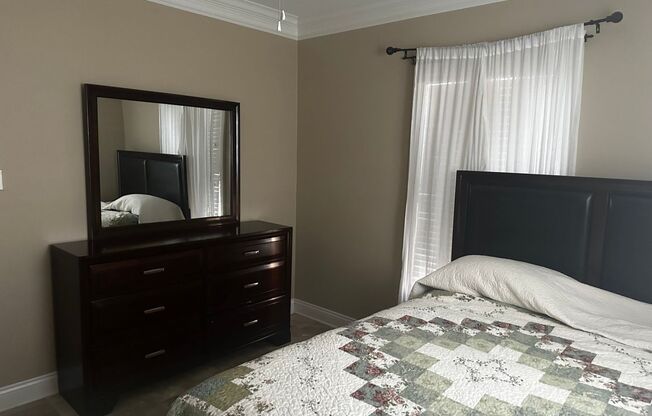 2 beds, 1 bath, $825