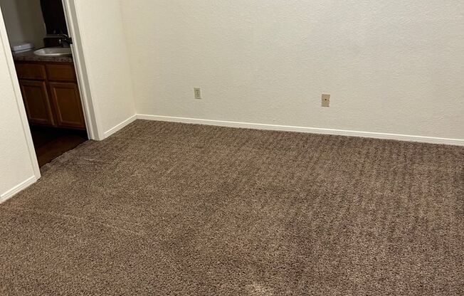 2 beds, 2 baths, 957 sqft, $1,015, Unit 62