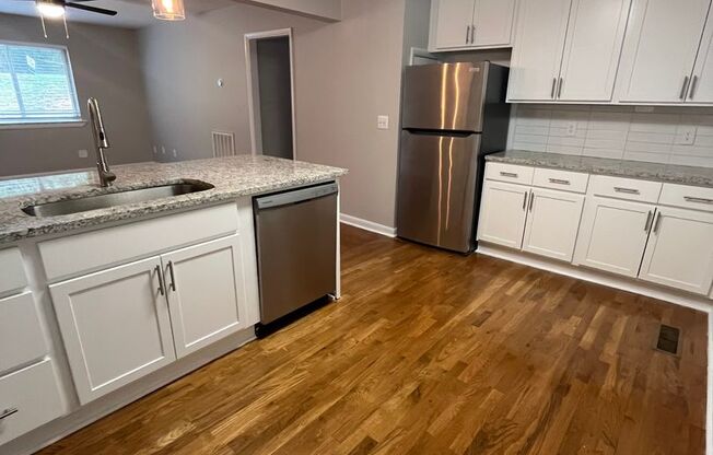 2 beds, 1 bath, 800 sqft, $1,900, Unit 09