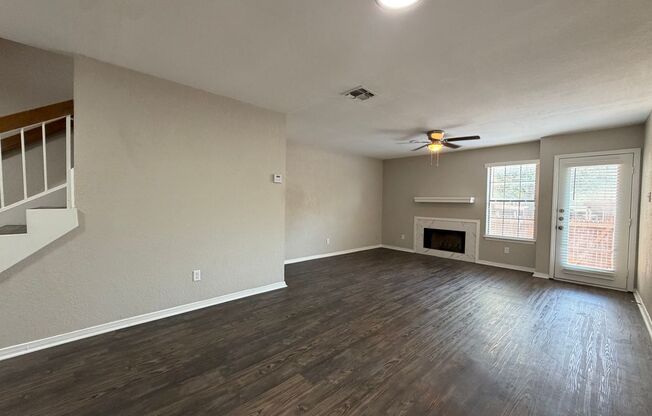 AVAILABLE NOW 2 BEDROOM 1.5 BATH TOWNHOME IN SW FORT WORTH