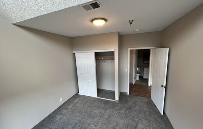 2 beds, 1 bath, 800 sqft, $1,000, Unit 204