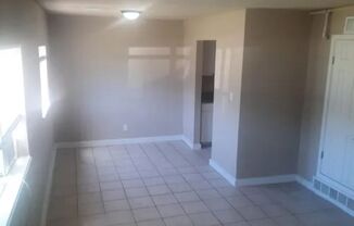 3 beds, 1 bath, $750, Unit 301