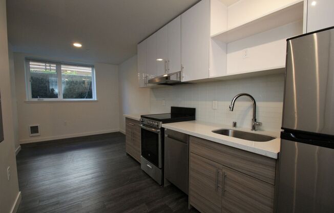 Studio, 1 bath, 356 sqft, $1,395, Unit 11 NEW