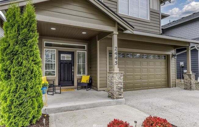 Beautiful like new 4 bedroom 3 bath home in a nice safe Port Orchard neighborhood