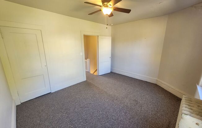 2 beds, 1 bath, $995