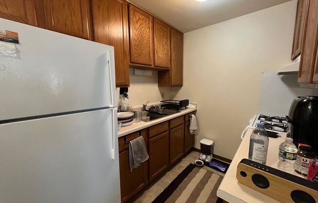 1 bed, 1 bath, $950, Unit 28