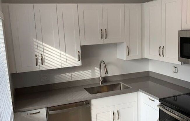 Newly Updated Bellevue/Interlake Rambler Home!