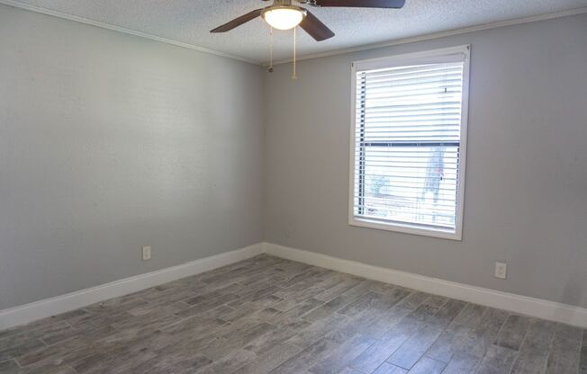 1 bed, 1 bath, 700 sqft, $1,150, Unit Unit 12