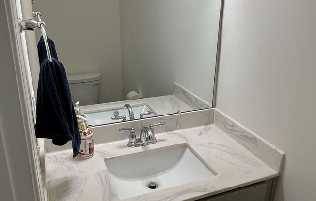 Newer 3 Bed + Loft Townhome in Davis Lake Area