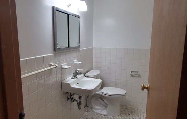 1 bed, 1 bath, $1,095, Unit 108