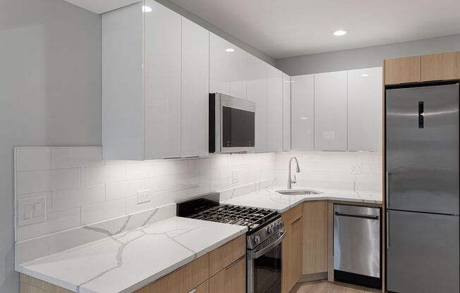 3 beds, 1 bath, 524 sqft, $2,300, Unit 1556-1P