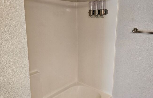 2 beds, 2.5 baths, $1,750, Unit Unit 160