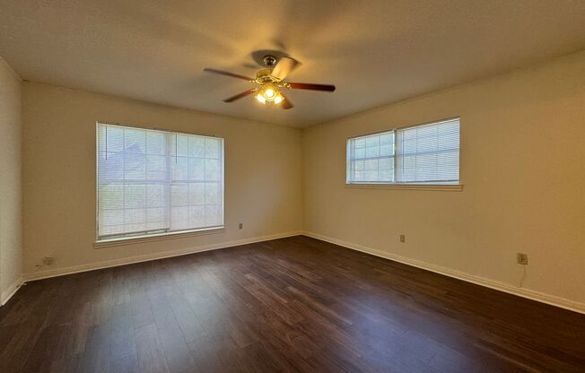 Apartment *LEASING SPECIAL AVAILABLE*