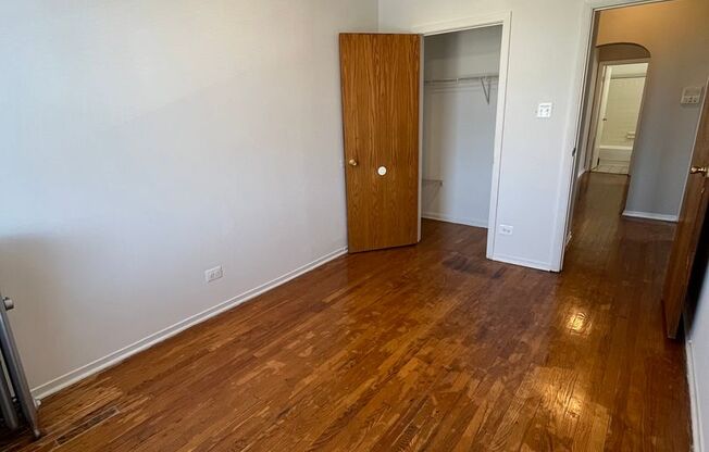 2 beds, 1 bath, $1,095