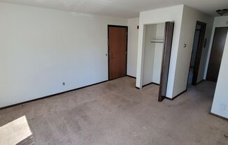 2 beds, 1 bath, $1,100