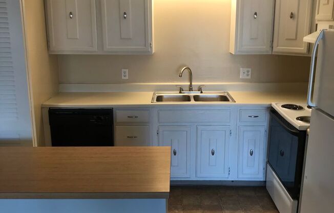 1 bed, 1 bath, 769 sqft, $1,089, Unit 7512-09