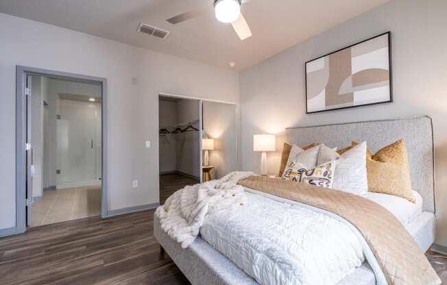 Reveal Heathrow apartments in Heathrow, FL bedroom with a ceiling fan